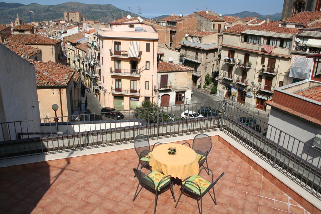 Case Spazioscena - Polimnia Castelbuono  Chambre photo
